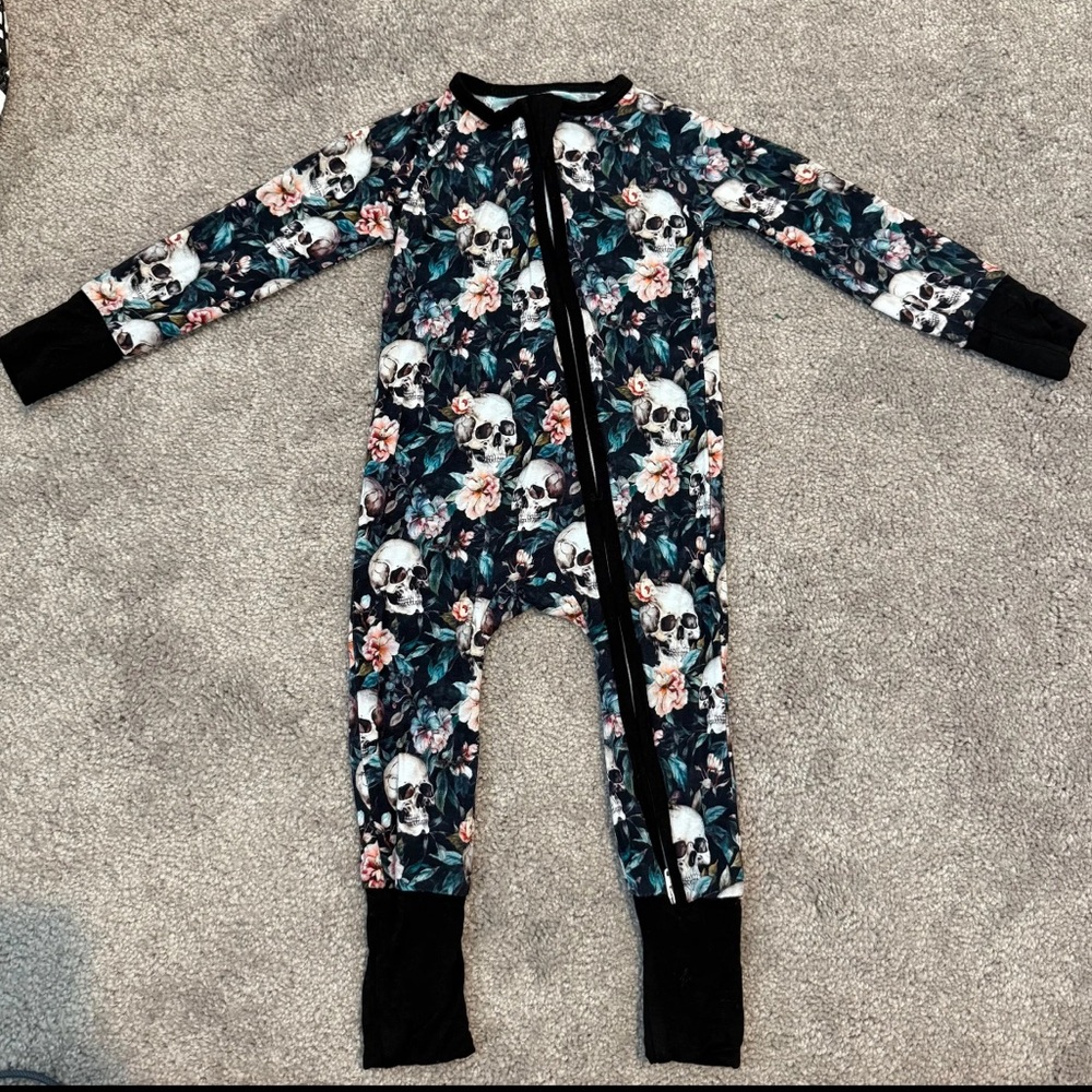 Wren Ivy Co. Bamboo Floral Skull Print Footie - 9-12 months